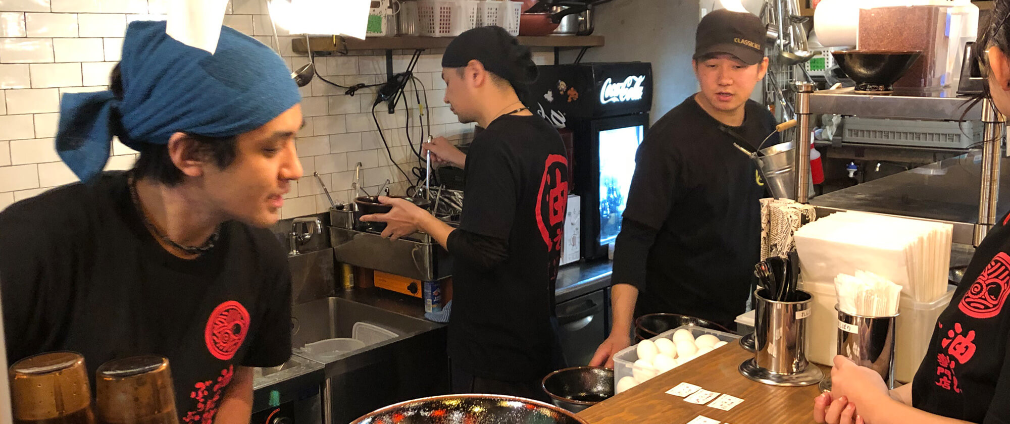 店舗で働くスタッフ